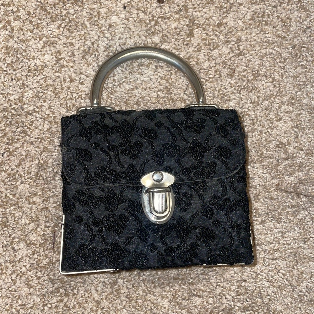 Hardware mini purse with felt floral patterns